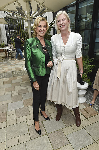 Dagmar Wöhrl, Tina Krätz beim CocoVero Trachten „Catwalk & Champagne“-Event im Rosewood Munich in München am 04.07.2024 (@Foto: BrauerPhotos / Goran Nitschke))